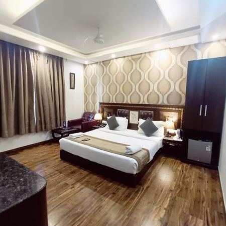 Hotel Waterfall Paschim Vihar Delhi Ngoại thất bức ảnh