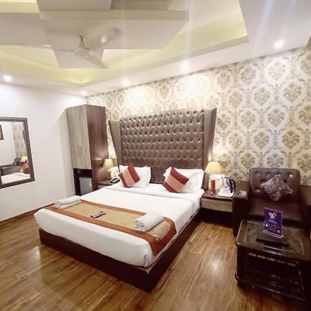 Hotel Waterfall Paschim Vihar Delhi Ngoại thất bức ảnh