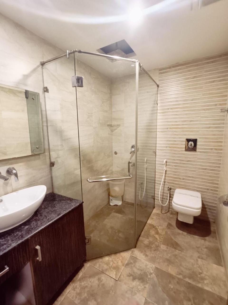 Hotel Waterfall Paschim Vihar Delhi Ngoại thất bức ảnh