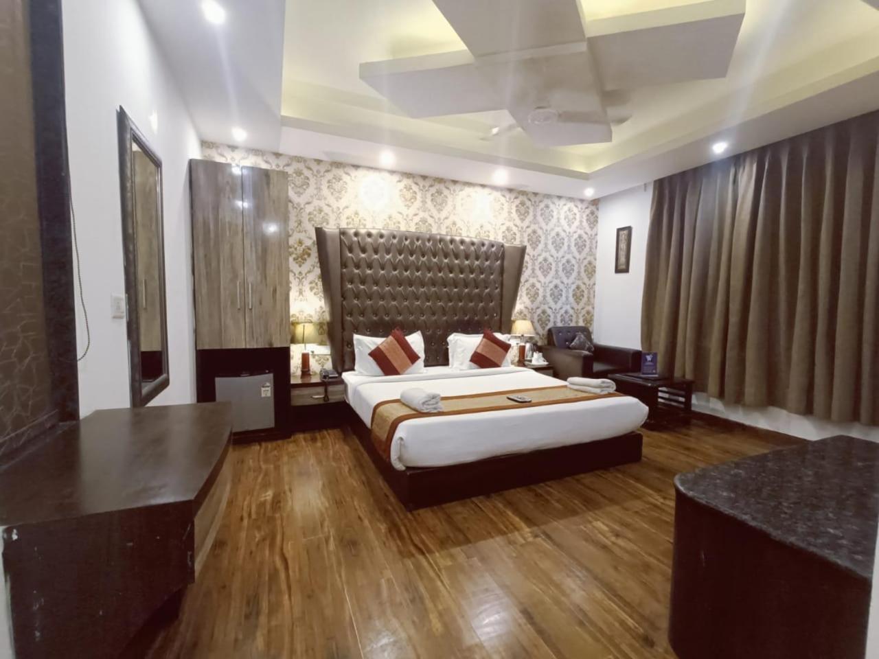 Hotel Waterfall Paschim Vihar Delhi Ngoại thất bức ảnh