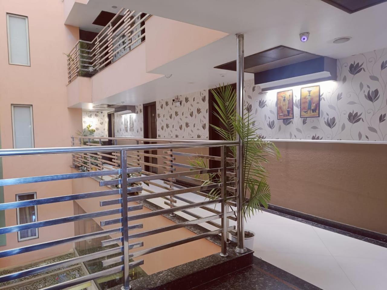 Hotel Waterfall Paschim Vihar Delhi Ngoại thất bức ảnh