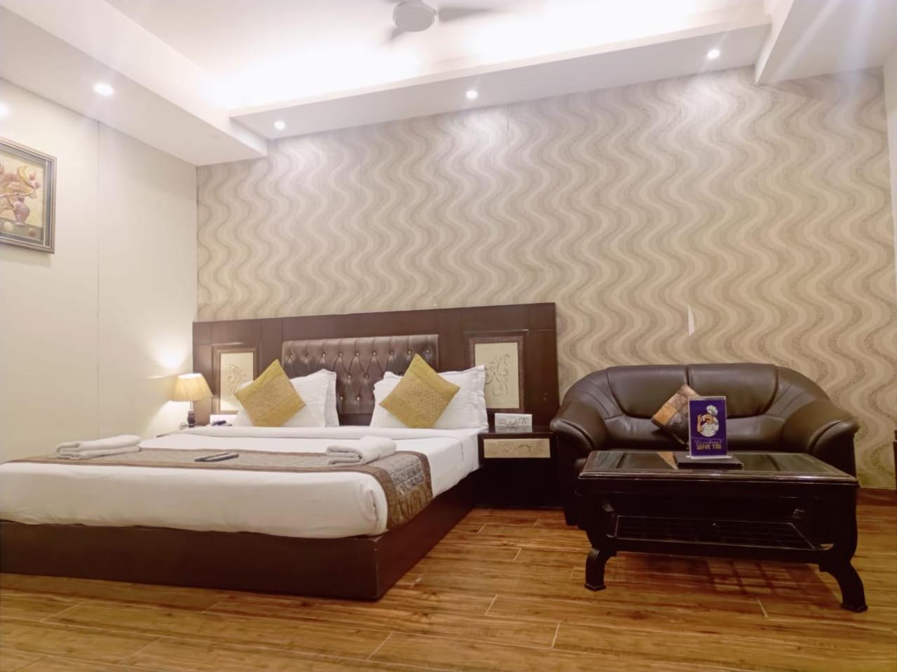 Hotel Waterfall Paschim Vihar Delhi Ngoại thất bức ảnh