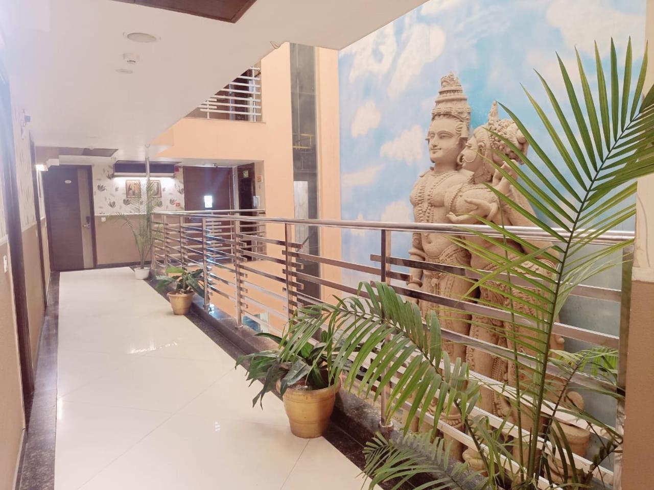 Hotel Waterfall Paschim Vihar Delhi Ngoại thất bức ảnh