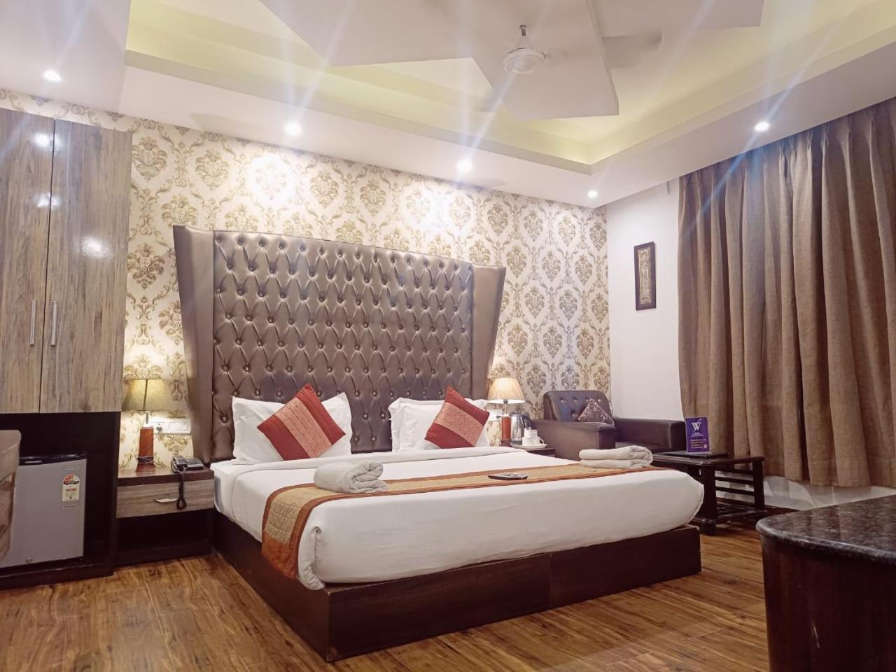 Hotel Waterfall Paschim Vihar Delhi Ngoại thất bức ảnh