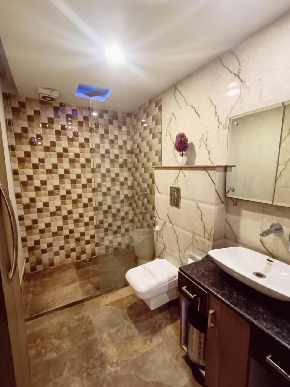 Hotel Waterfall Paschim Vihar Delhi Ngoại thất bức ảnh